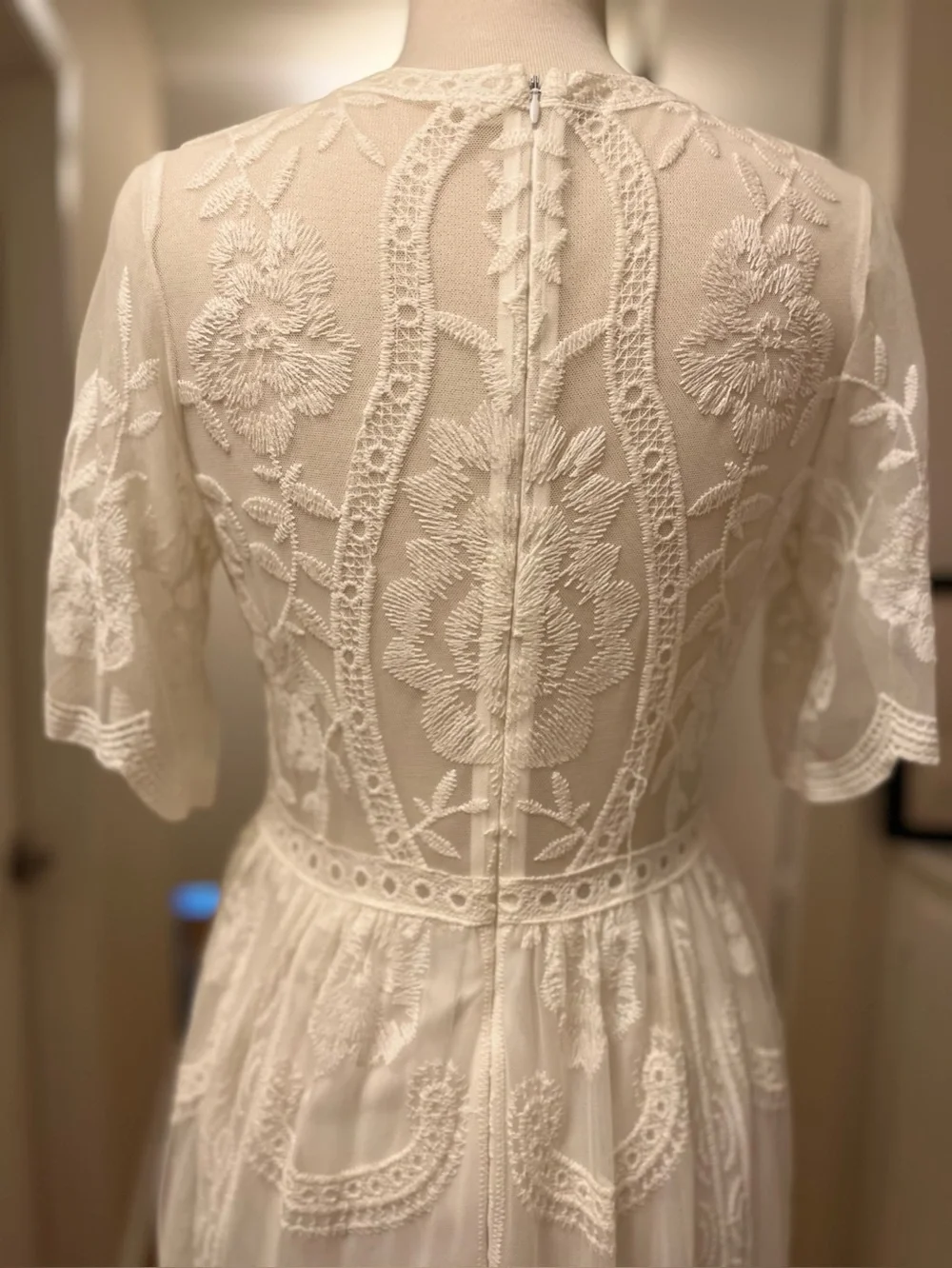 Pink Blush Ivory Lace V‑Neck Maxi Dress - Size M - Picture 7 of 9